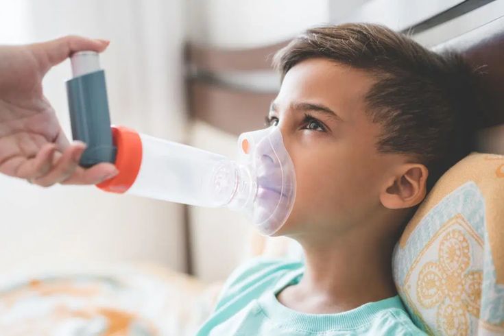 niño manifestando asma pediátrica